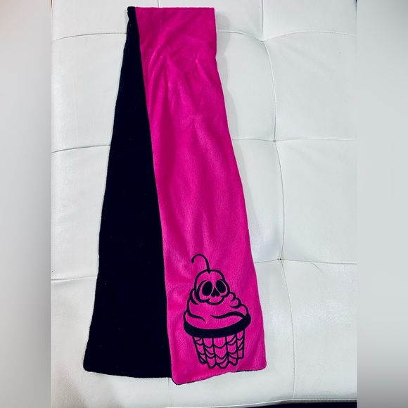 🩷SOURPUSS🖤 Skeleton Scarf Reversible Pink Black Fleece - Picture 1 of 4